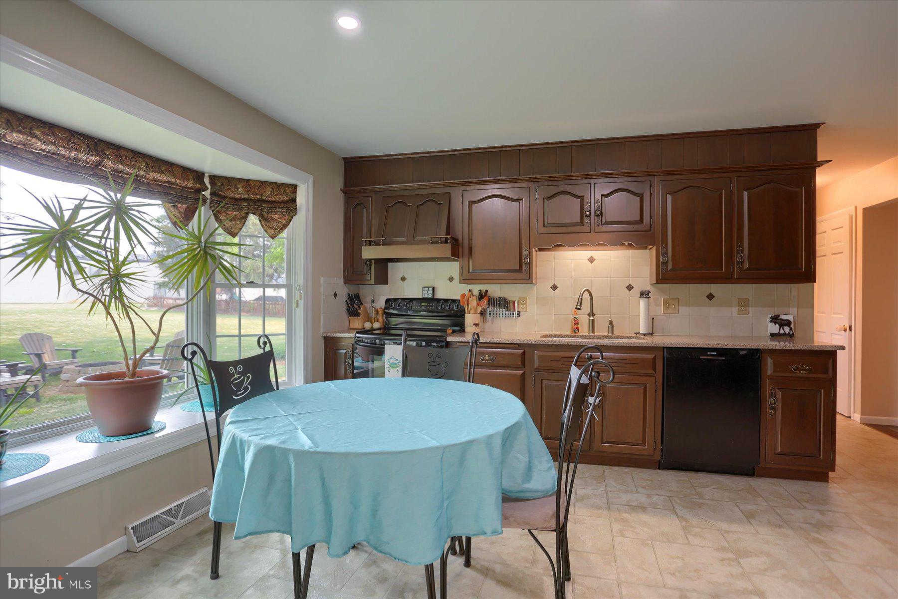 1801 Rohrerstown Road East Petersburg, PA 17520 - Photo 19 of 37 Eat-In Kitchen