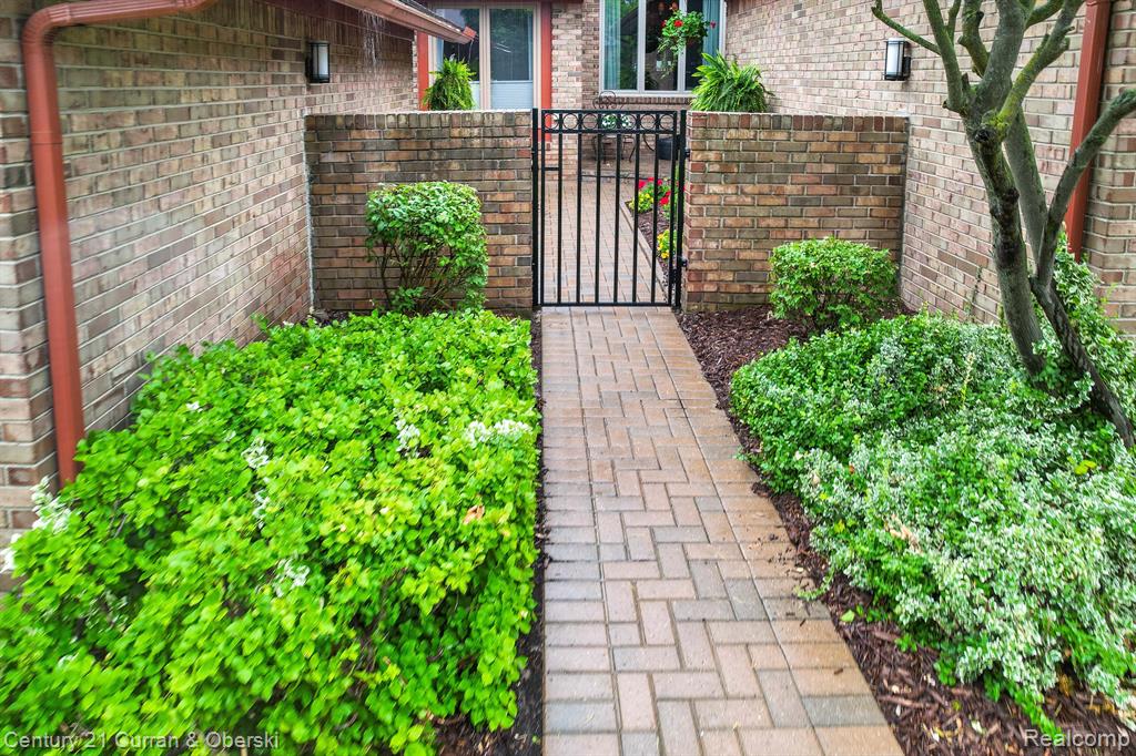 866 Green View Court, Unit 6 Rochester Hills, MI 48307 - Photo 5 of 64