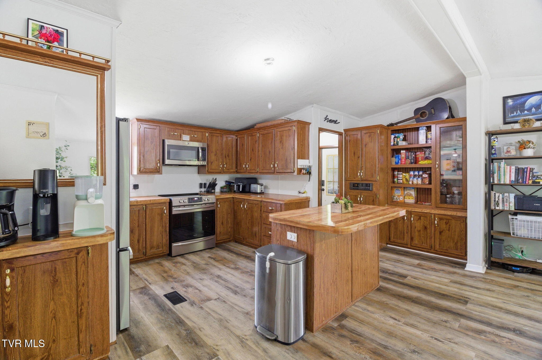 150 Carlton Ridge Lane Greeneville, TN 37745 - Photo 19 of 34 19-web-or-mls-DZ3A1805_autoremove_273836