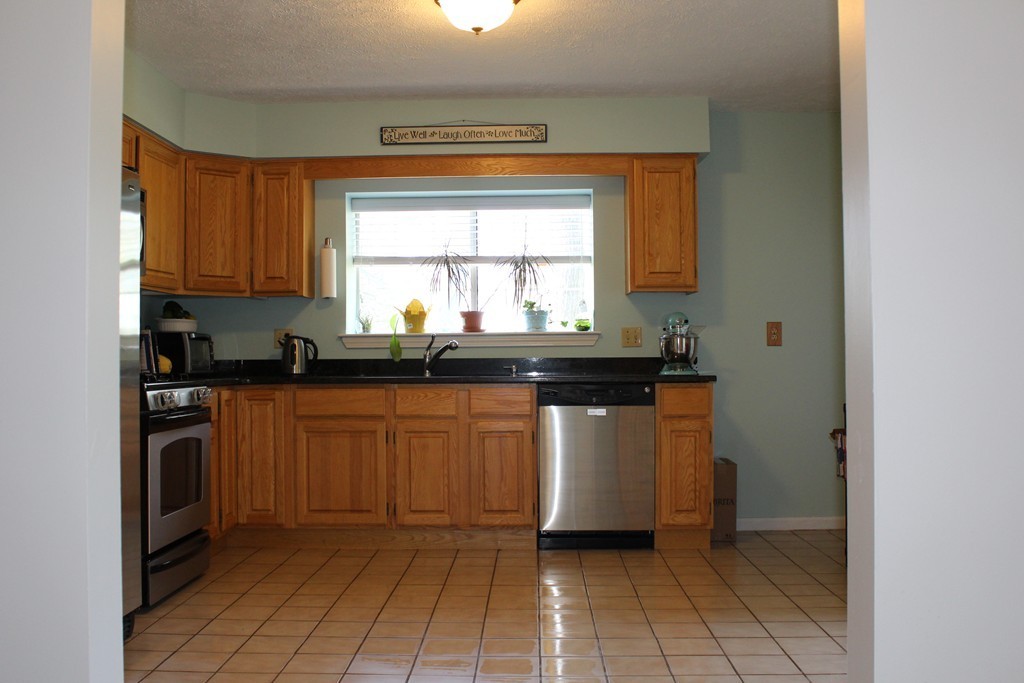 41 East Bluff Road, Unit 41 Ashland, MA 01721 - Photo 3 of 29 Gallery Image 3