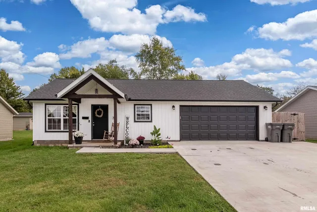 $229,900 | 306 Pennsylvania Avenue, Carterville, IL 62918