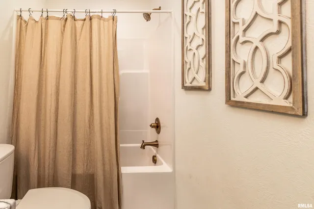 $229,900 | 306 Pennsylvania Avenue, Carterville, IL 62918