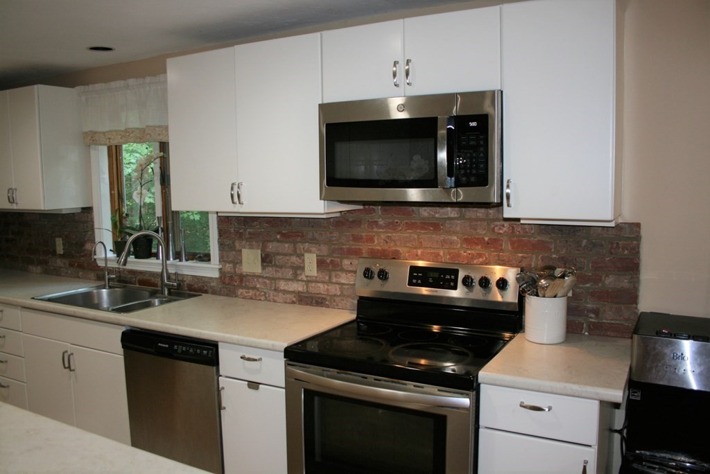 6 Elliott Road Sterling, MA 01564 - Photo 6 of 39 Gallery Image 6