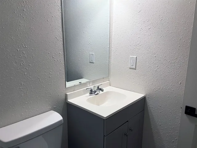 $750 | 201 Eastwood Street, Unit 2, Houston, TX 77011