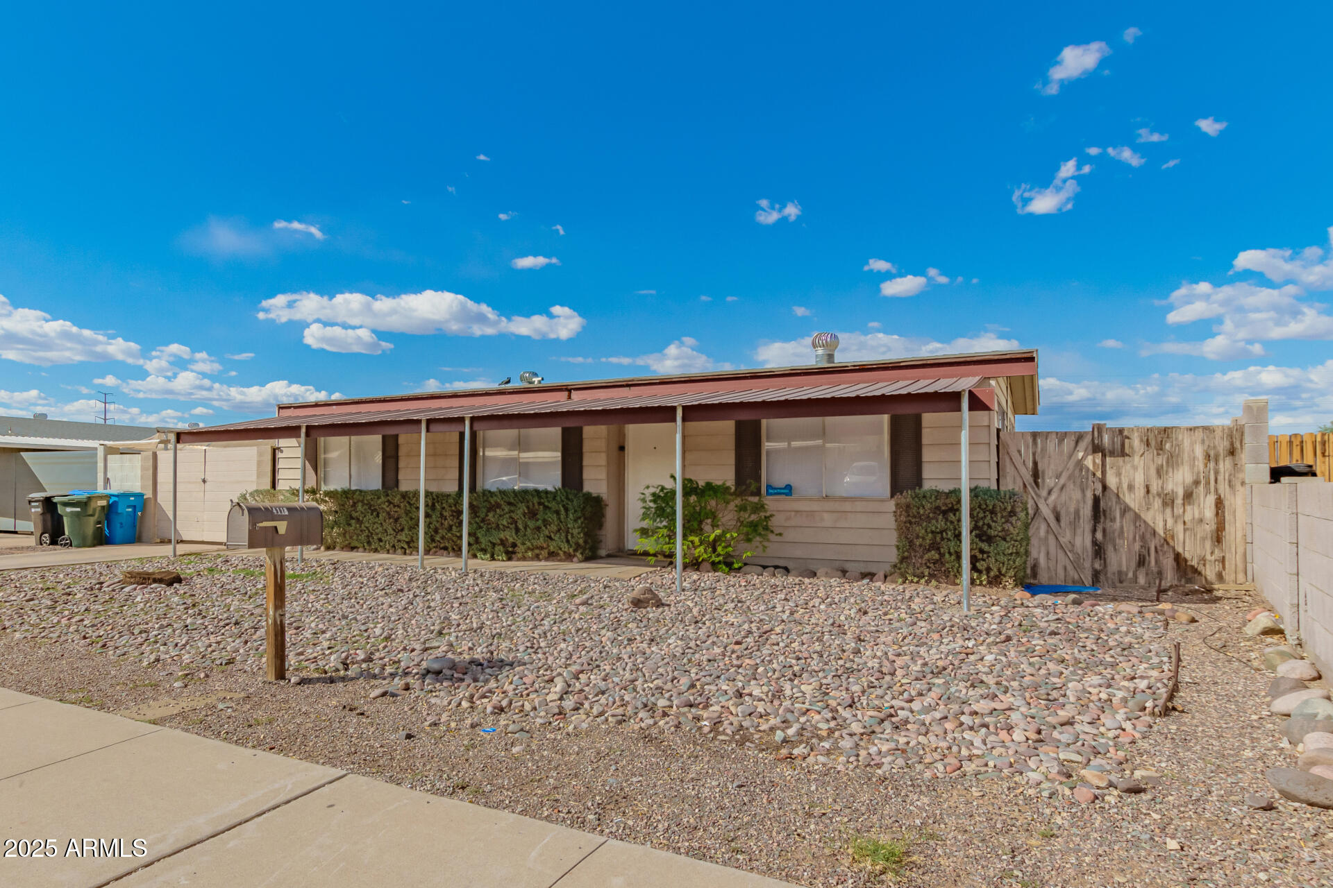 4118 East Ridge Road Phoenix, AZ 85042 - Photo 4 of 28 Gallery Image 4