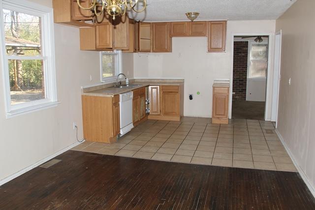 405 Notgrass Road Clarksville, TN 37042 - Photo 4 of 14 Kitchen