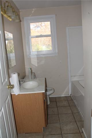 405 Notgrass Road Clarksville, TN 37042 - Photo 6 of 14 Bathroom