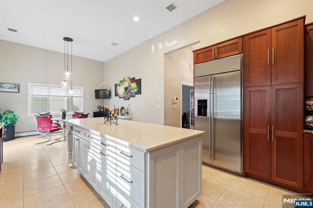 88 B Myrtle Avenue Edgewater, NJ 07020 - Photo 13 of 48