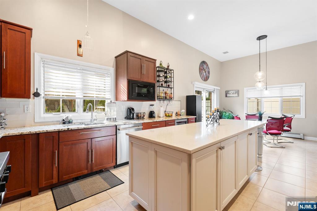 88 B Myrtle Avenue Edgewater, NJ 07020 - Photo 14 of 48