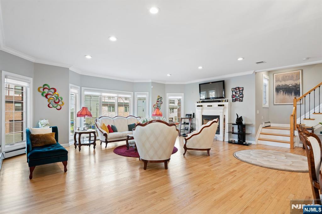 88 B Myrtle Avenue Edgewater, NJ 07020 - Photo 2 of 48