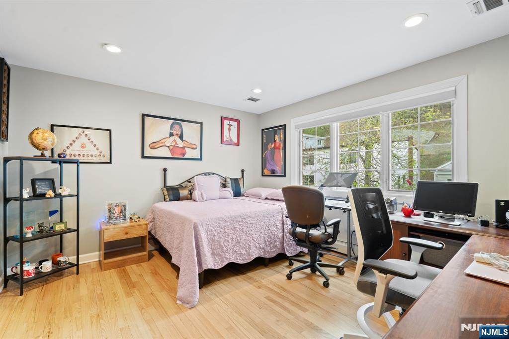 88 B Myrtle Avenue Edgewater, NJ 07020 - Photo 25 of 48