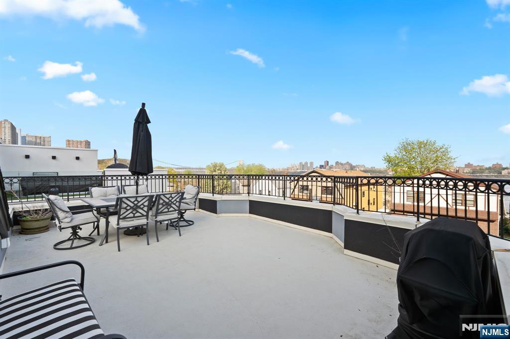 88 B Myrtle Avenue Edgewater, NJ 07020 - Photo 30 of 48