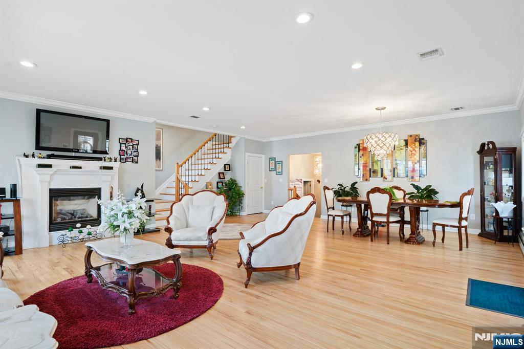88 B Myrtle Avenue Edgewater, NJ 07020 - Photo 3 of 48