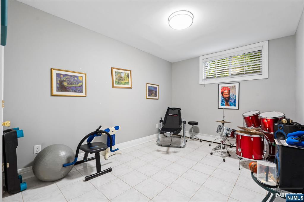 88 B Myrtle Avenue Edgewater, NJ 07020 - Photo 35 of 48