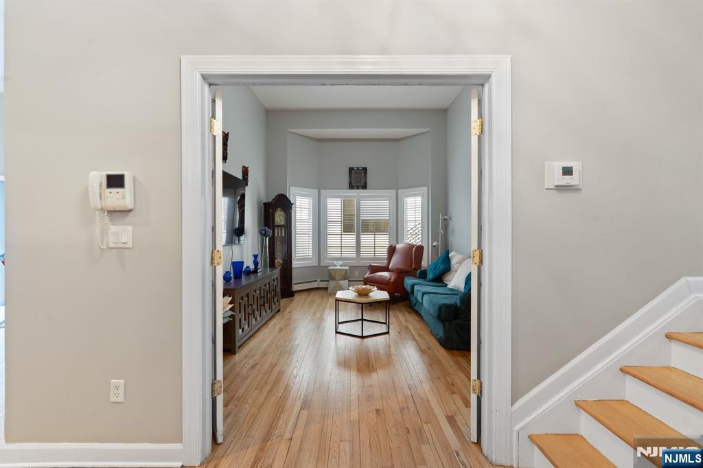88 B Myrtle Avenue Edgewater, NJ 07020 - Photo 7 of 48