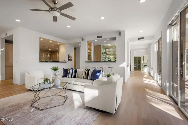 a view of an entryway with garden view