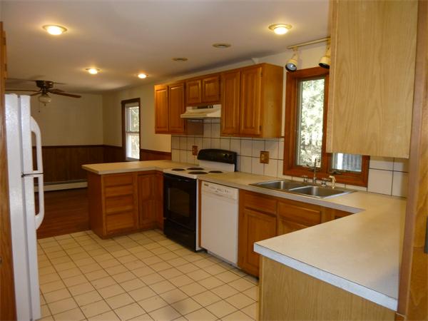 19 Regis Road Tewksbury, MA 01876 - Photo 4 of 17 Gallery Image 4