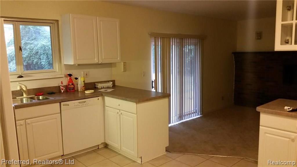 31869 West 13 Mile Road Farmington Hills, MI 48334 - Photo 6 of 12