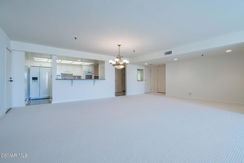 10660 Wilshire Boulevard, Unit 410 Los Angeles, CA 90024 - Photo 22 of 85 a view of a big room with a kitchen