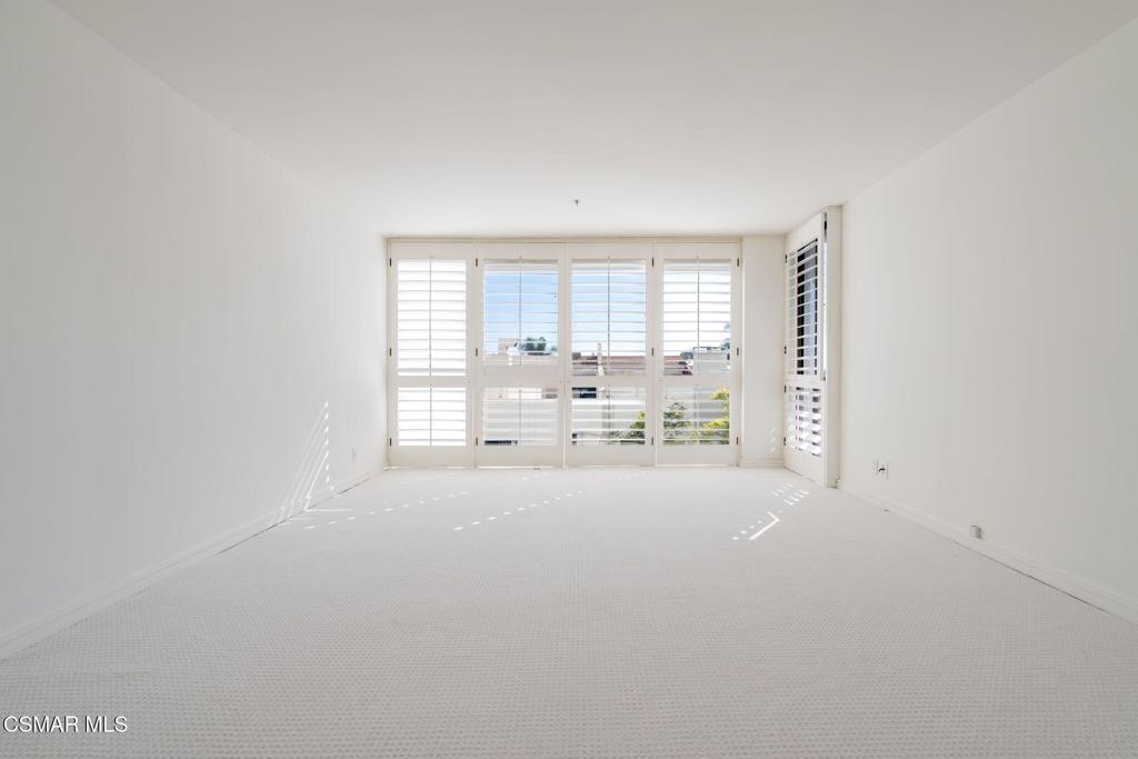 10660 Wilshire Boulevard, Unit 410 Los Angeles, CA 90024 - Photo 41 of 85 a room with a window and a kitchen