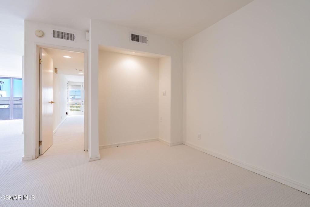 10660 Wilshire Boulevard, Unit 410 Los Angeles, CA 90024 - Photo 54 of 85 an empty room with an entrance to other room
