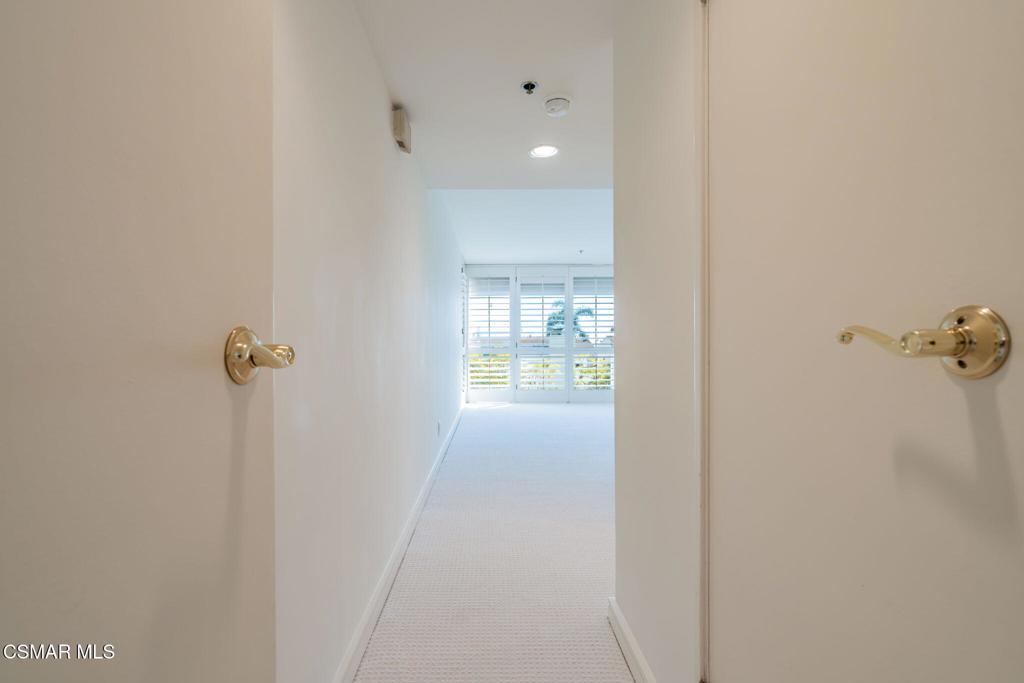 10660 Wilshire Boulevard, Unit 410 Los Angeles, CA 90024 - Photo 56 of 85 a view of a hallway with closet
