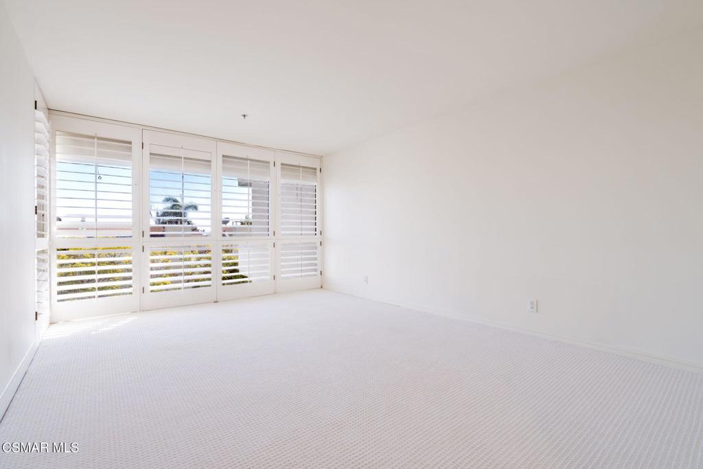 10660 Wilshire Boulevard, Unit 410 Los Angeles, CA 90024 - Photo 58 of 85 a view of a livingroom with an empty space and a window