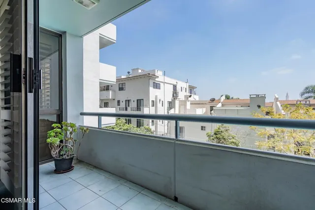 $1,139,000 | 10660 Wilshire Boulevard, Unit 410, Los Angeles, CA 90024