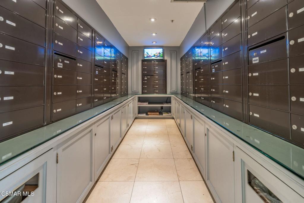 10660 Wilshire Boulevard, Unit 410 Los Angeles, CA 90024 - Photo 78 of 85 a large open kitchen with stainless steel appliances and large kitchen counter top
