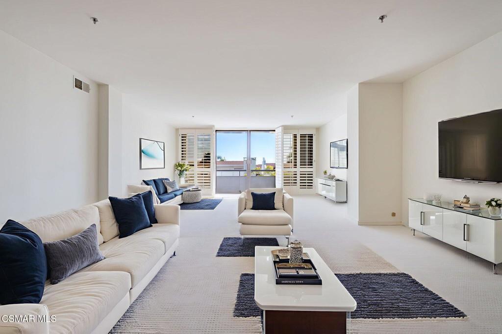 10660 Wilshire Boulevard, Unit 410 Los Angeles, CA 90024 - Photo 8 of 85 a living room with furniture and a flat screen tv