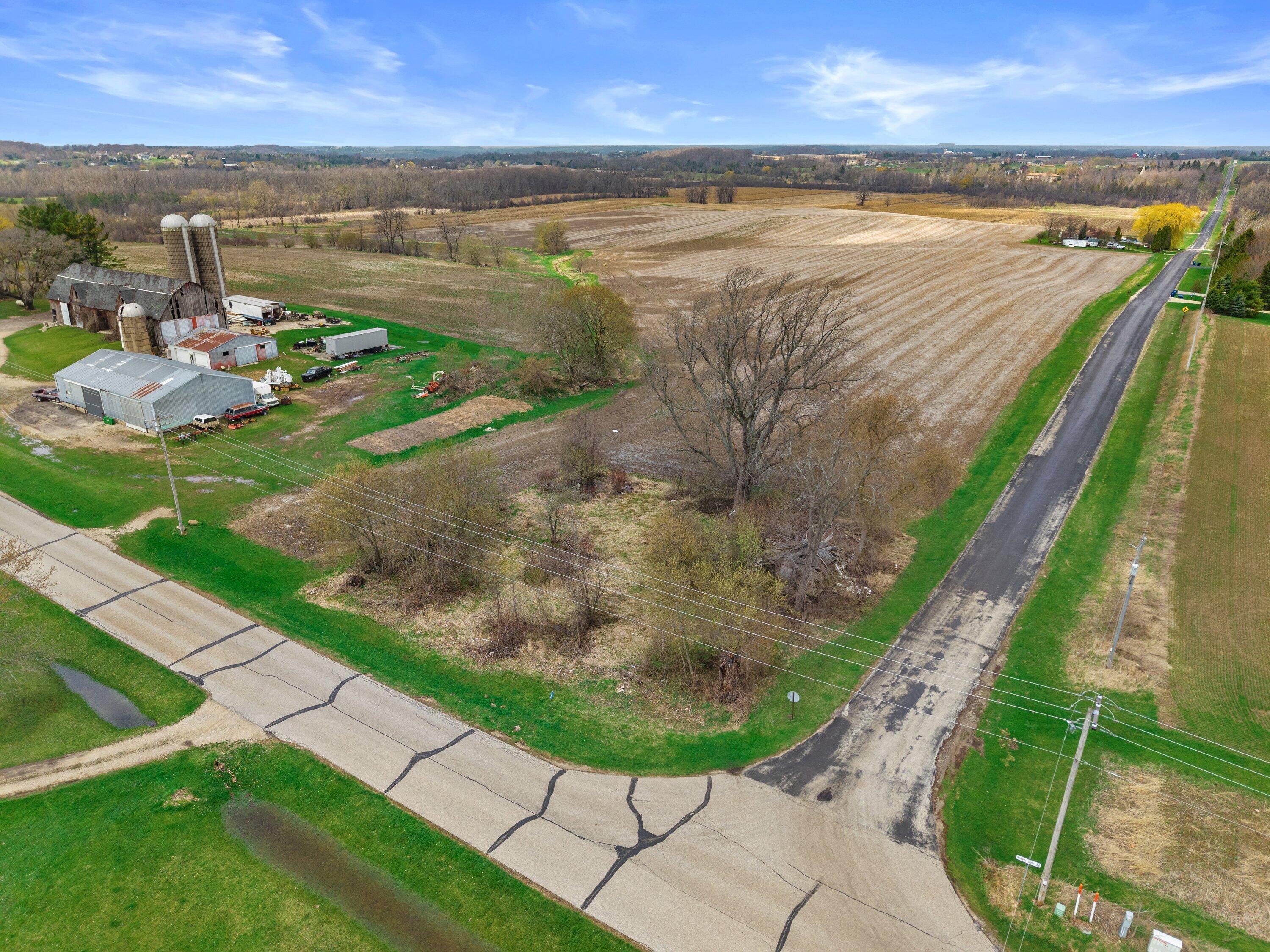 Buildable lot w/ well