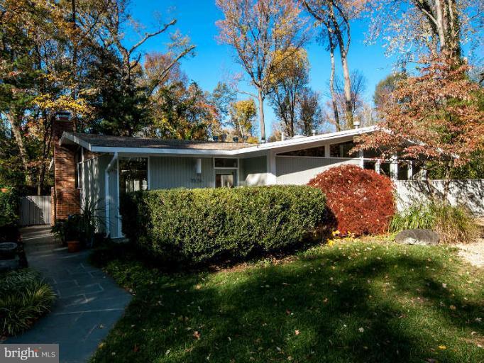 7526 Elba Road Alexandria, VA 22306 - Photo 1 of 30 Exterior (Front)