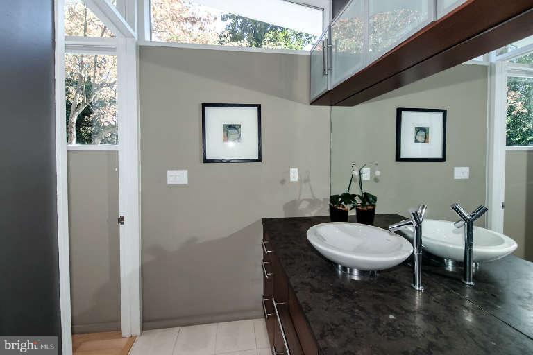 7526 Elba Road Alexandria, VA 22306 - Photo 22 of 30 Master Bath