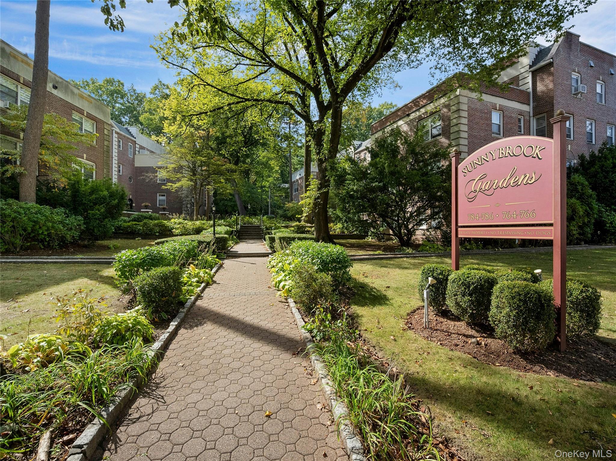 764 Palmer Road, Unit 1B Bronxville, NY 10708 - Photo 28 of 29 a pathway of a park