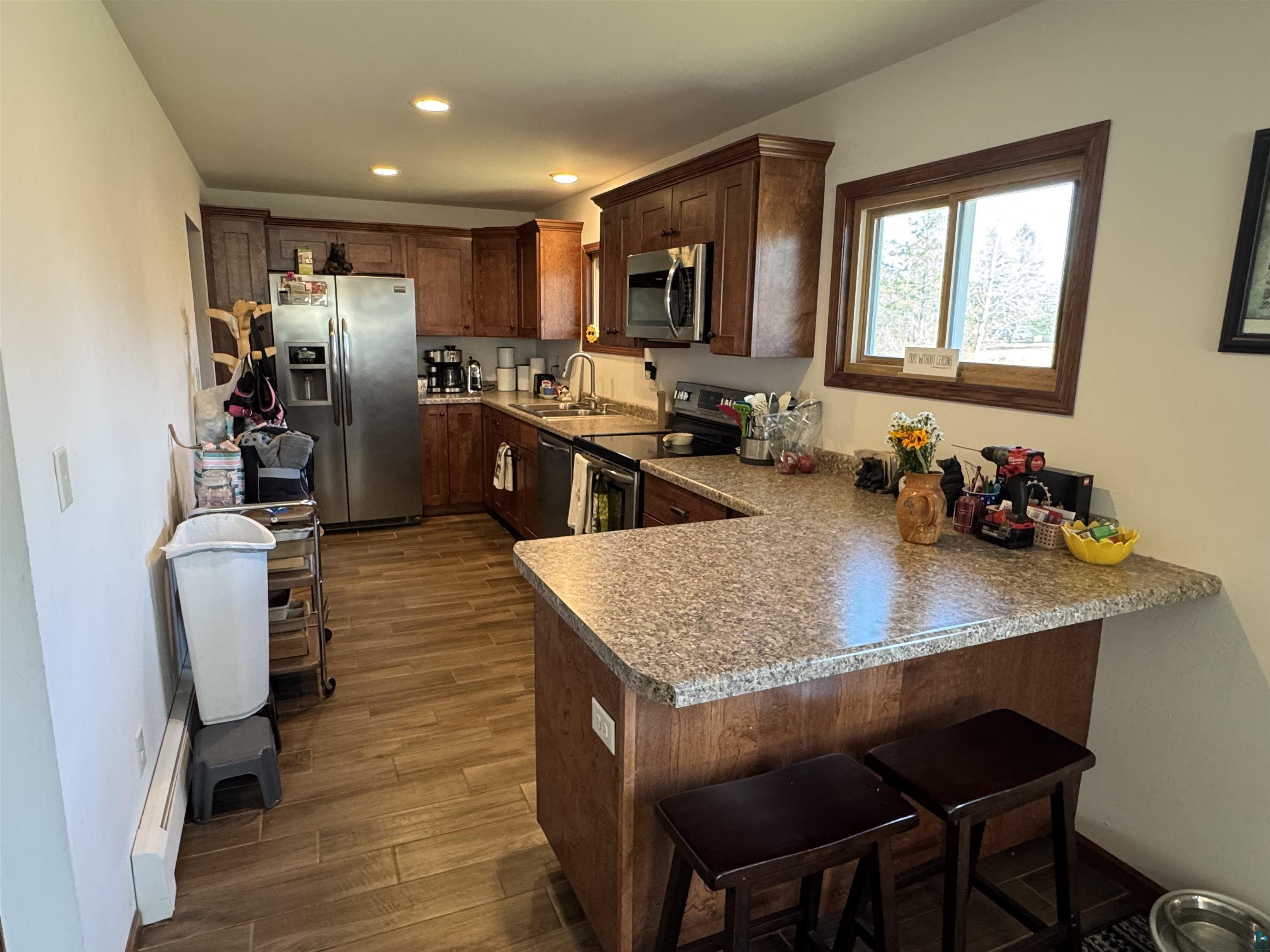 5133 East County Rd C Superior, WI 54880 - Photo 4 of 16 Kitchen with stainless steel appliances, a peninsula, a sink, dark wood-style flooring, and recessed lighting