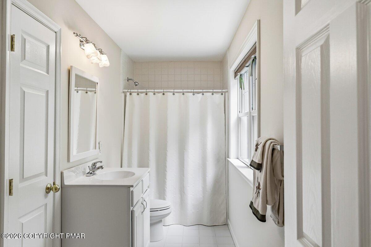 128 Creekside Road Canadensis, PA 18325 - Photo 30 of 68 Bathroom 2