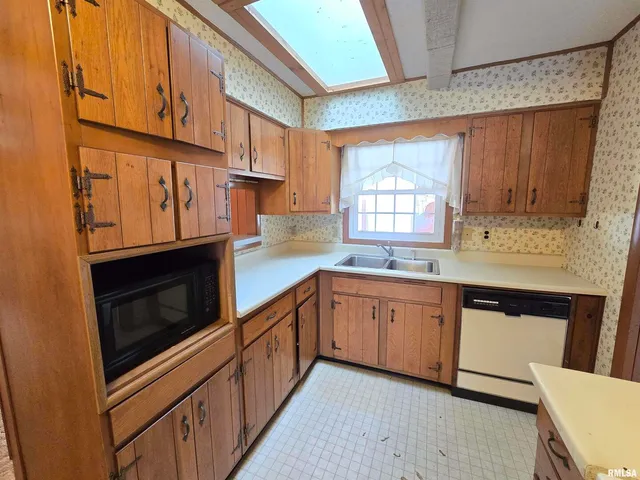 $155,900 | 405 Westhaven Drive, Centralia, IL 62801