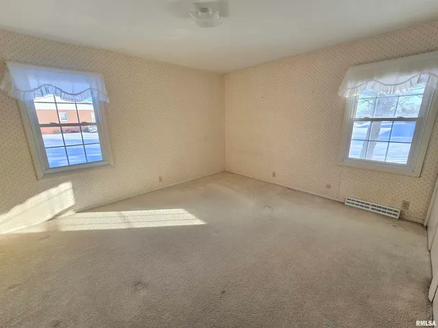 $155,900 | 405 Westhaven Drive, Centralia, IL 62801