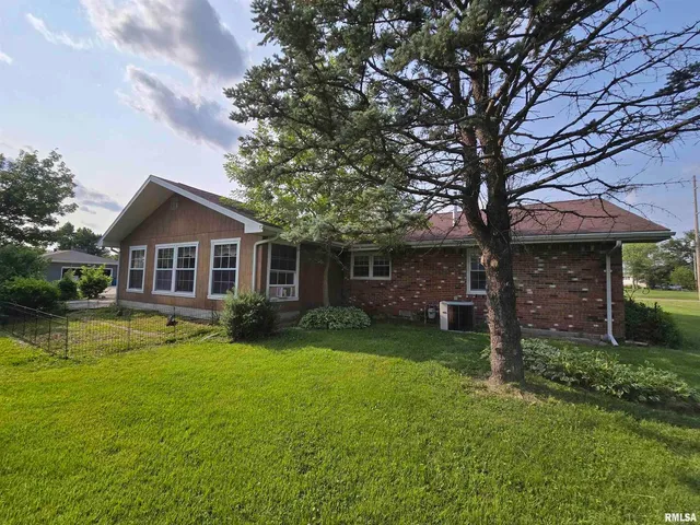 $155,900 | 405 Westhaven Drive, Centralia, IL 62801