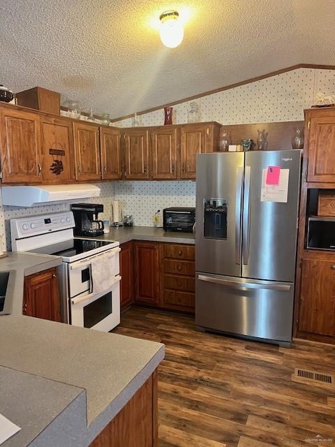 215 South Valley View Road, Unit 34 Donna, TX 78537 - Photo 11 of 24 a kitchen with granite countertop a refrigerator and a stove top oven