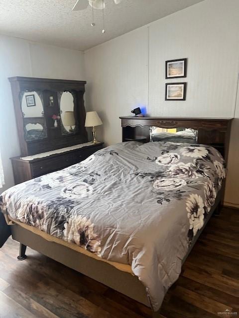 215 South Valley View Road, Unit 34 Donna, TX 78537 - Photo 13 of 24 a bed sitting in a bedroom and night stand