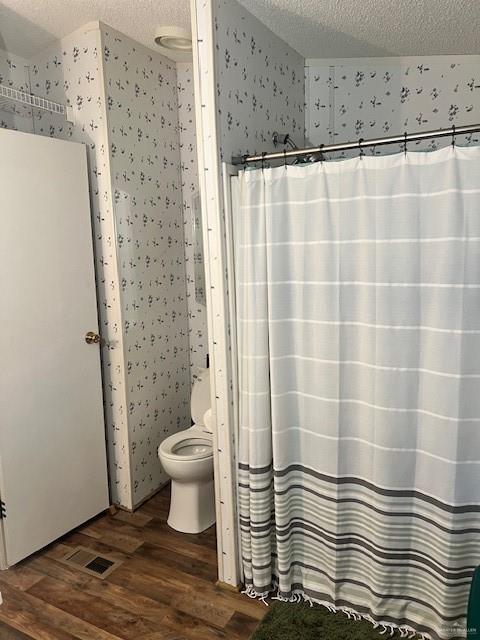 215 South Valley View Road, Unit 34 Donna, TX 78537 - Photo 17 of 24 a bathroom with a sink and toilet