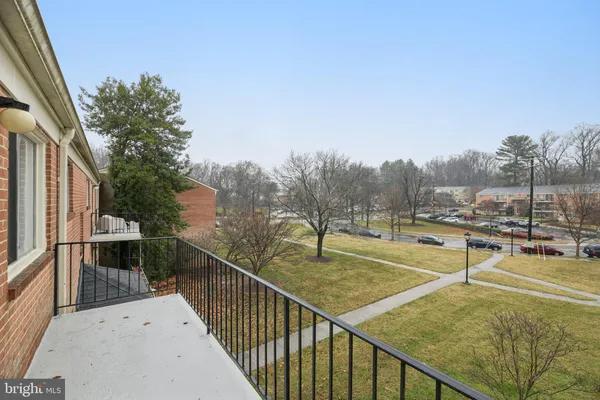 $299,000 | 10607 Weymouth Street, Unit W201, Bethesda, MD 20814