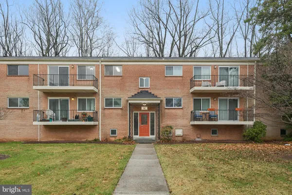 $299,000 | 10607 Weymouth Street, Unit W201, Bethesda, MD 20814