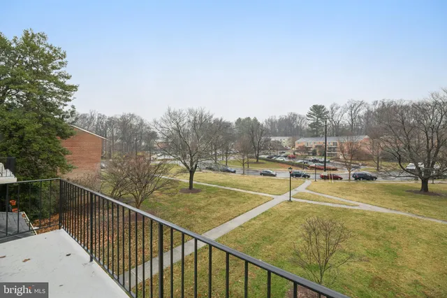 a view of a tennis court
