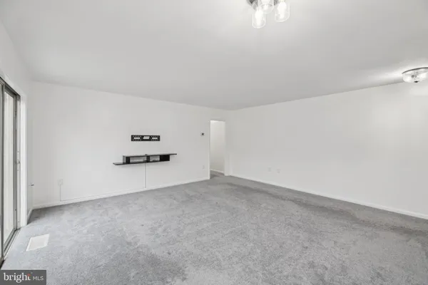$299,000 | 10607 Weymouth Street, Unit W201, Bethesda, MD 20814