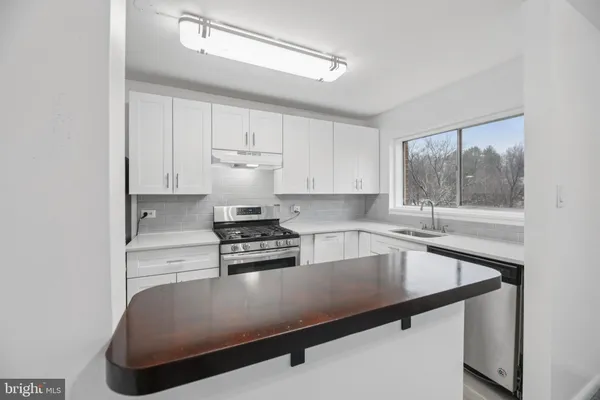 $299,000 | 10607 Weymouth Street, Unit W201, Bethesda, MD 20814