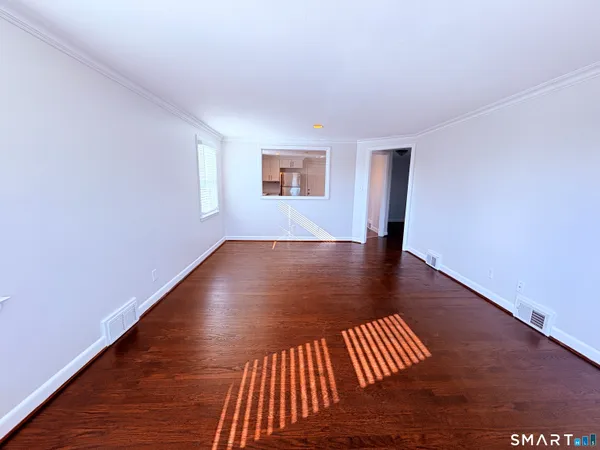 $2,400 | 387 Quaker Lane South, West Hartford, CT 06119