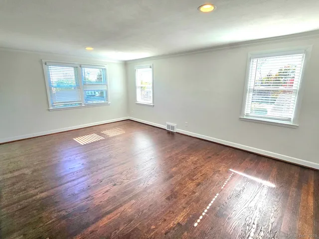 $2,400 | 387 Quaker Lane South, West Hartford, CT 06119