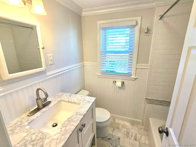 $2,400 | 387 Quaker Lane South, West Hartford, CT 06119